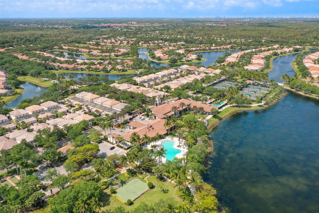 4362 Queen Elizabeth Way, Naples, FL 34119