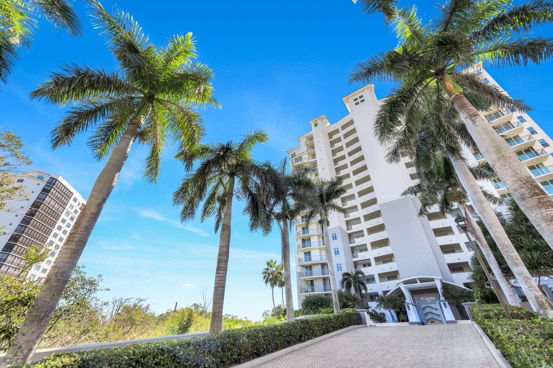 425 Cove Tower Dr #403, Naples, FL 34110