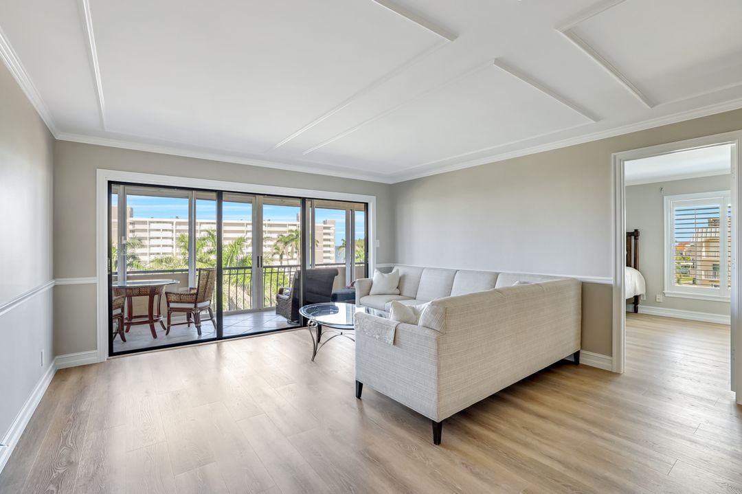 3430 Gulf Shore Blvd N #5J, Naples, FL 34103
