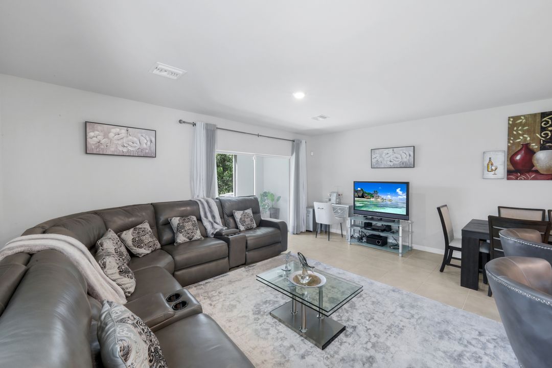 15171 Wildflower Cir, Naples, FL 34119