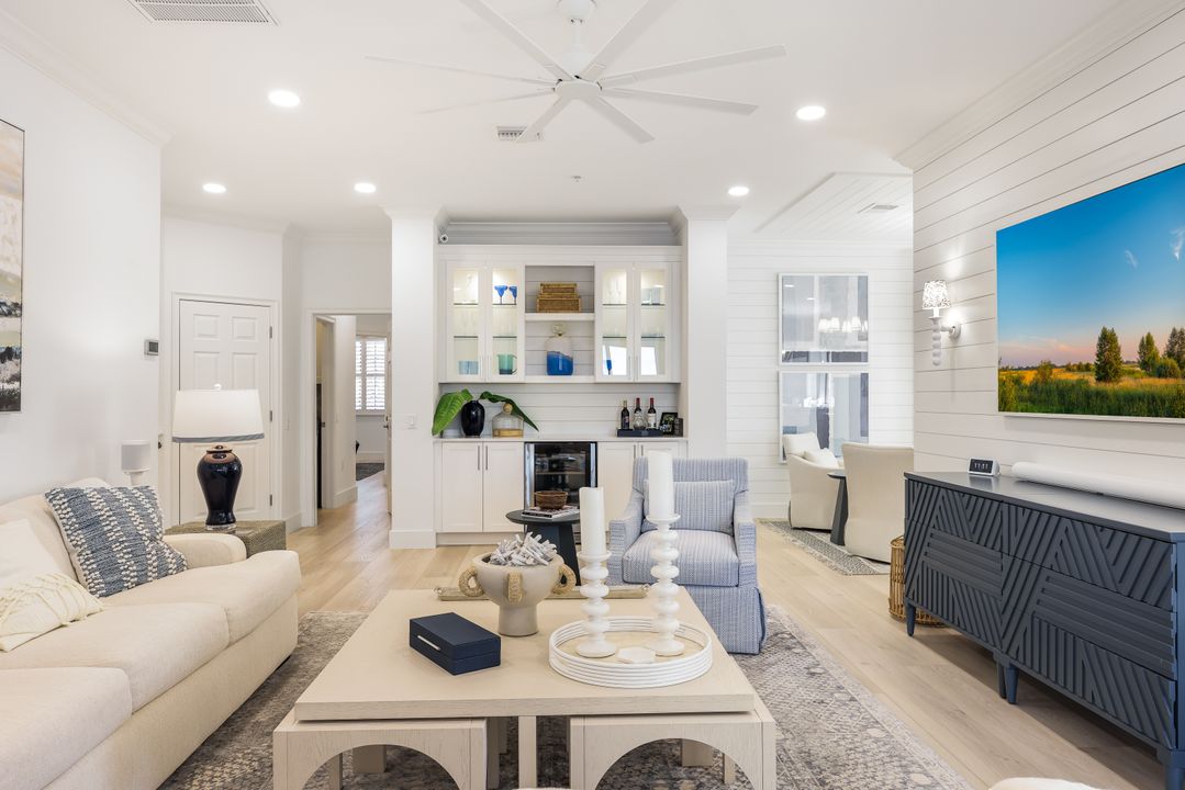 10450 Smoke House Bay Dr #201, Naples, FL 34120