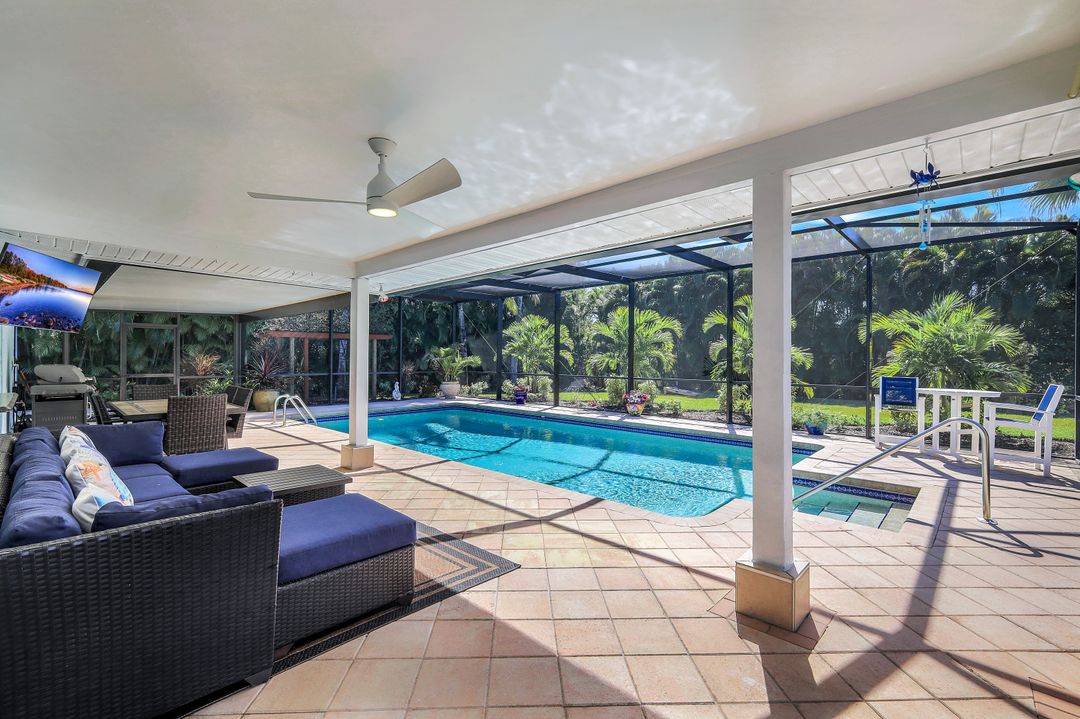 832 97th Ave N, Naples, FL 34108