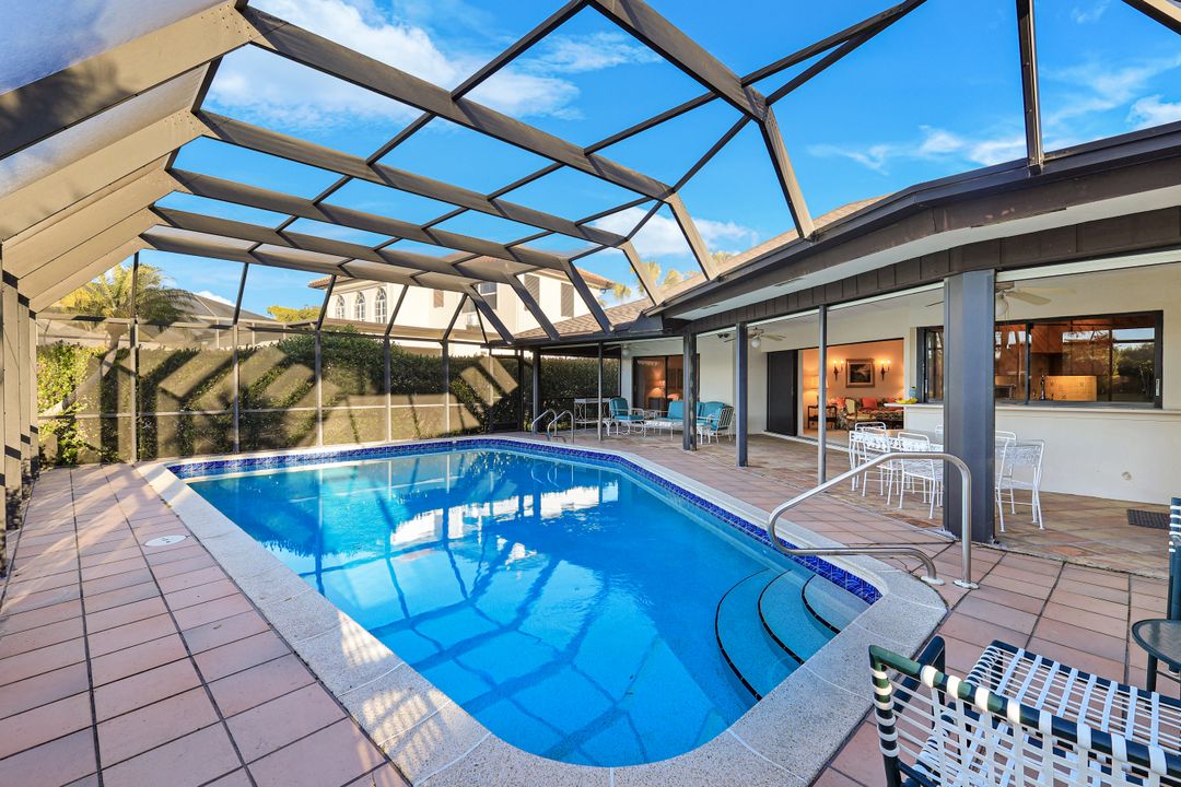 700 Bald Eagle Dr, Naples, FL 34105