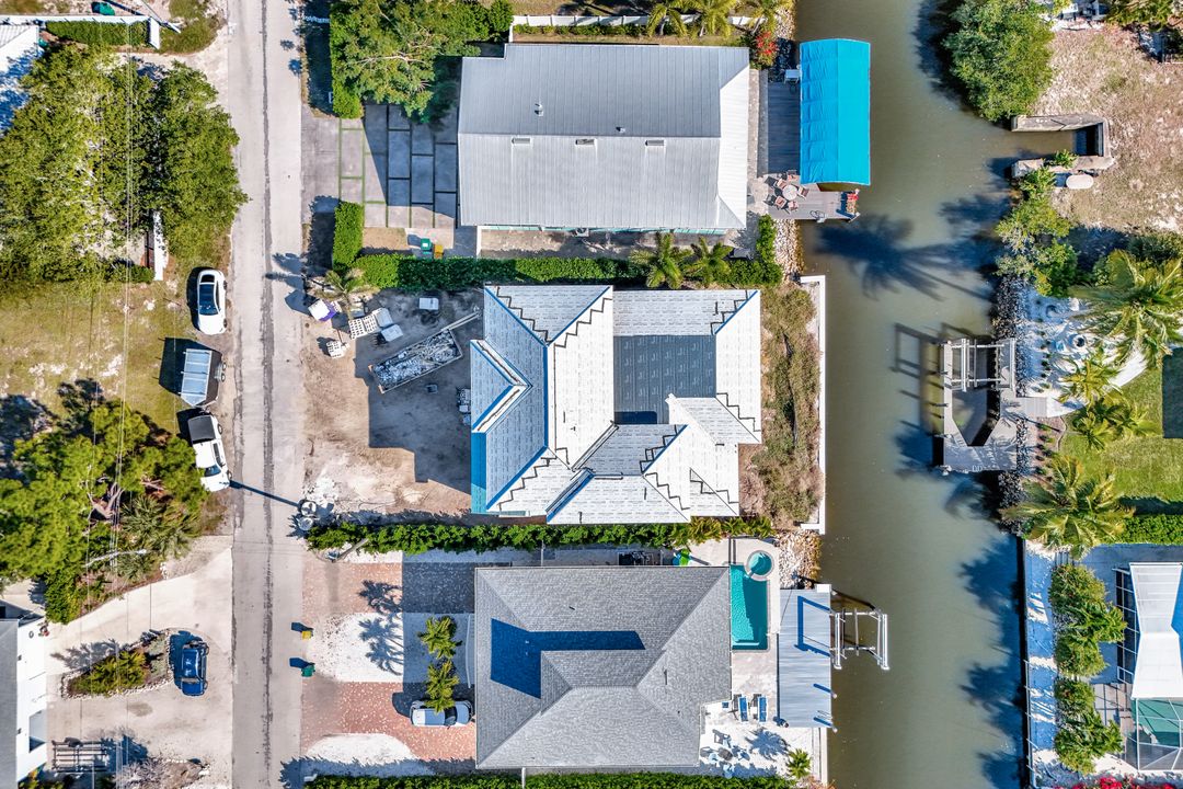 2750 Gulfview Dr, Naples, FL 34112