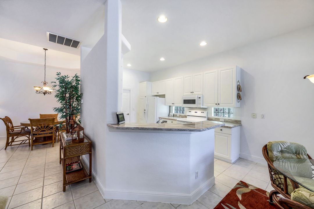 939 Fountain Run, Naples, FL 34119