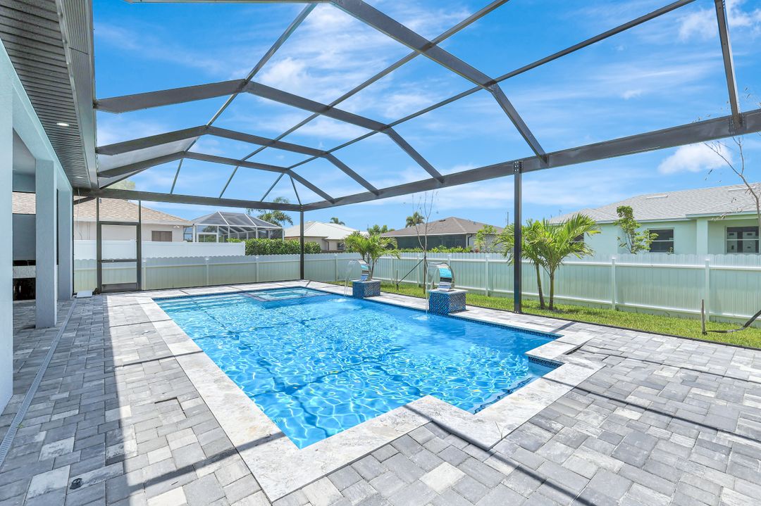 2709 SW 4th Ln, Cape Coral, FL 33991