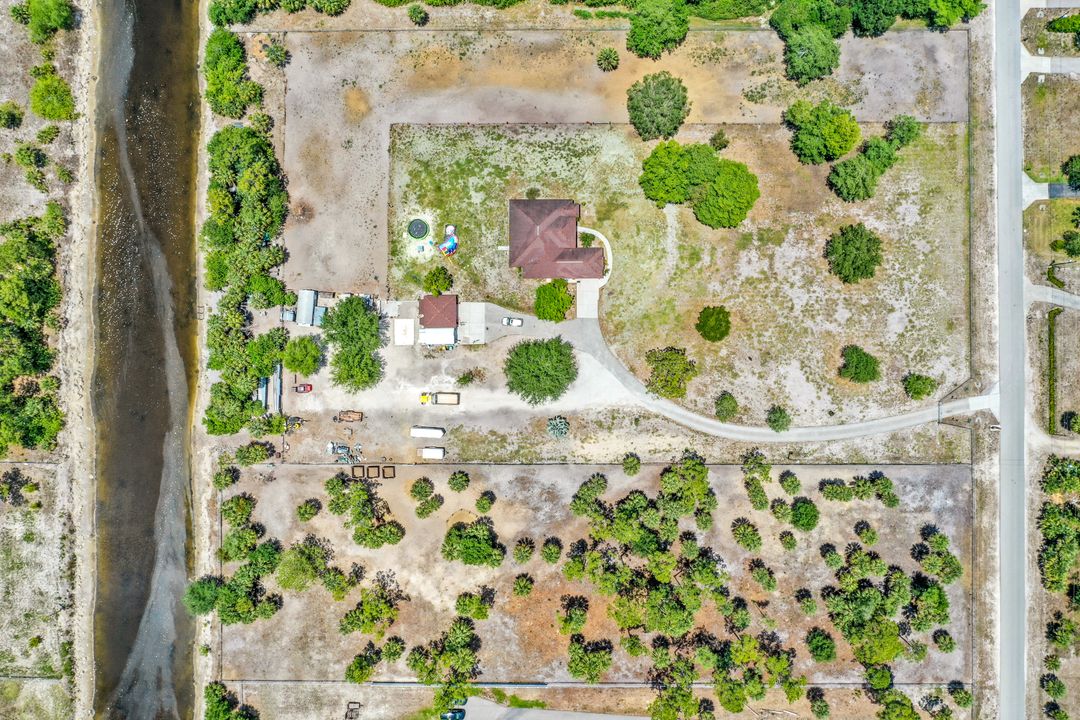 221 10th St SE, Naples, FL 34117