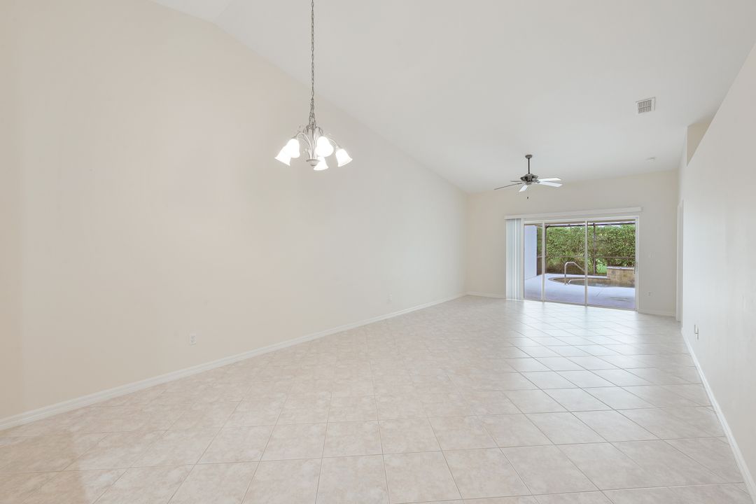 6654 Castlelawn Pl, Naples, FL 34113