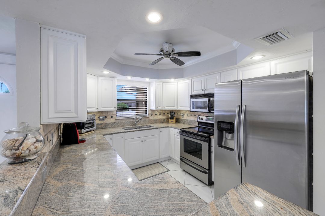 195 Cypress Way E #9, Naples, FL 34110