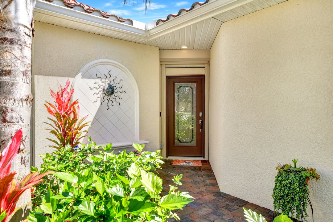 2072 Wellington St, Naples, FL 34120