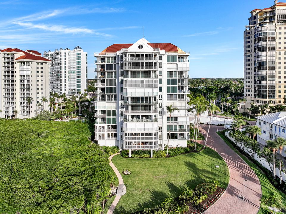 20 Seagate Dr #202, Naples, FL 34103