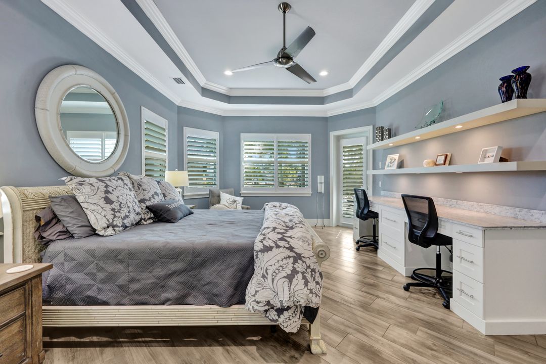 2654 Shoreview Dr, Naples, FL 34112