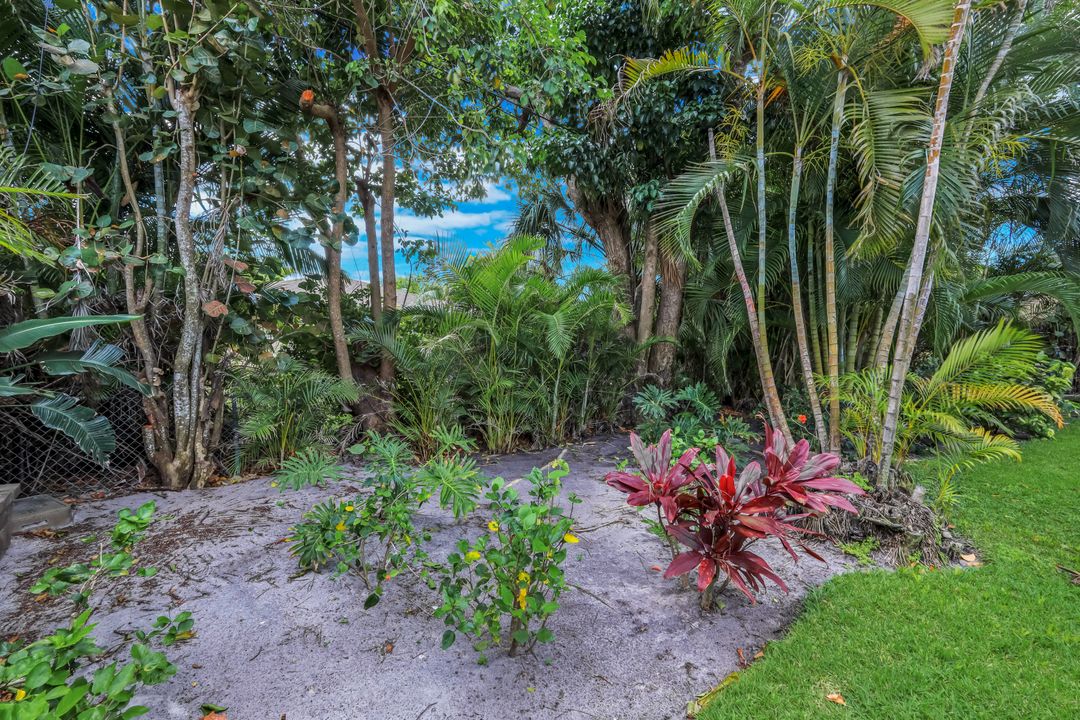 630 109th Ave N, Naples, FL 34108