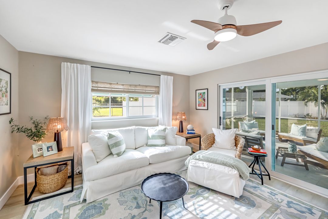 1086 N Town and River Dr, Fort Myers, FL 33919