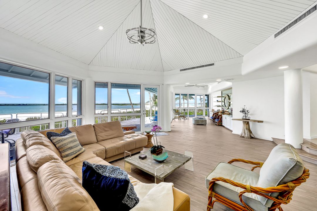 336 Seabreeze Dr, Marco Island, FL 34145