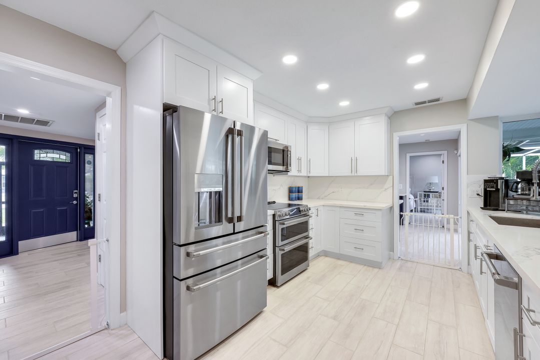 419 Pinecrest Ct, Cape Coral, FL 33904