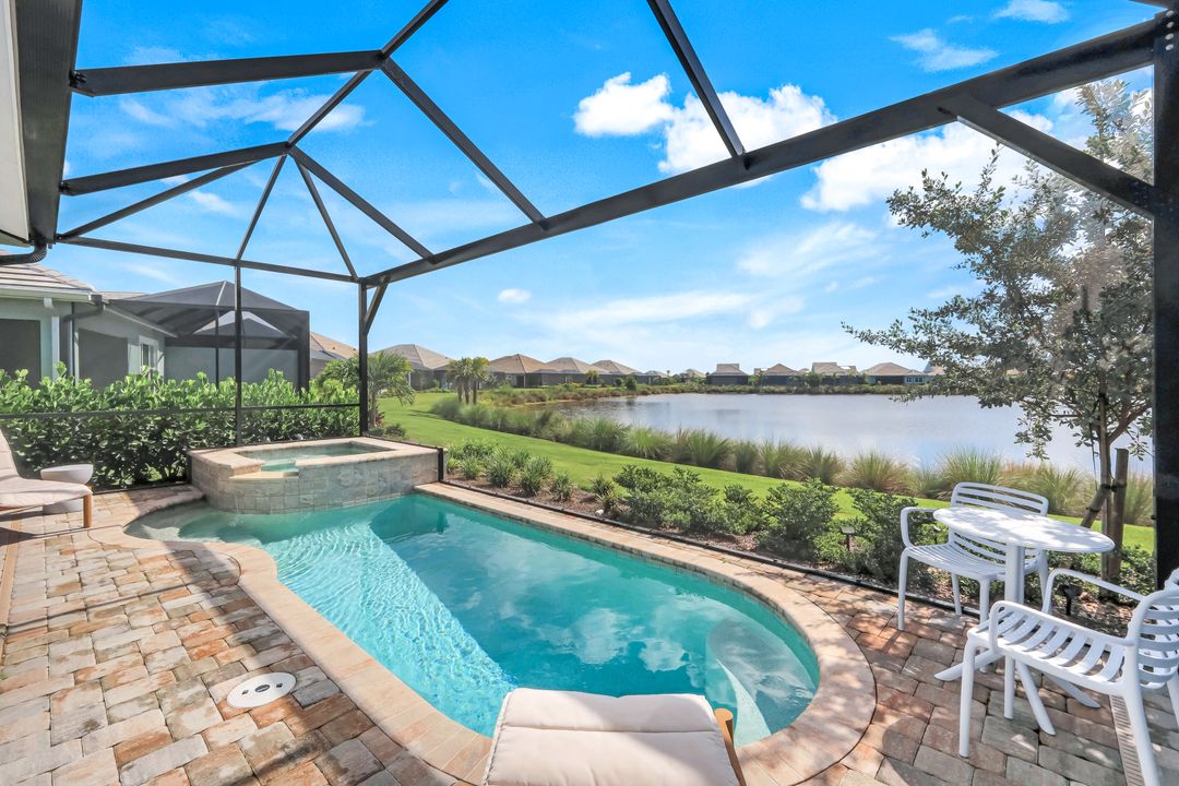 8852 Yucatan Ct, Naples, FL 34112