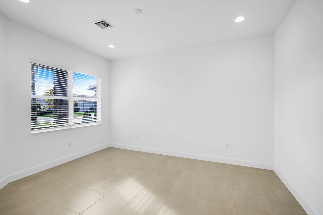 11805 Drake Ln, Naples, FL 34120