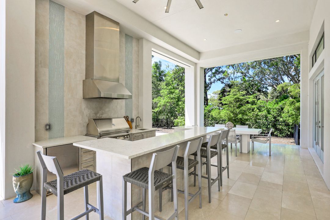 125 Caribbean Rd, Naples, FL 34108