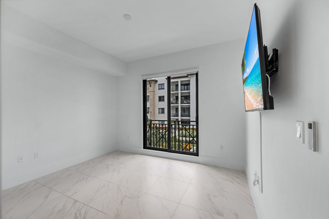 1135 3rd Ave S  #318, Naples, FL 34102