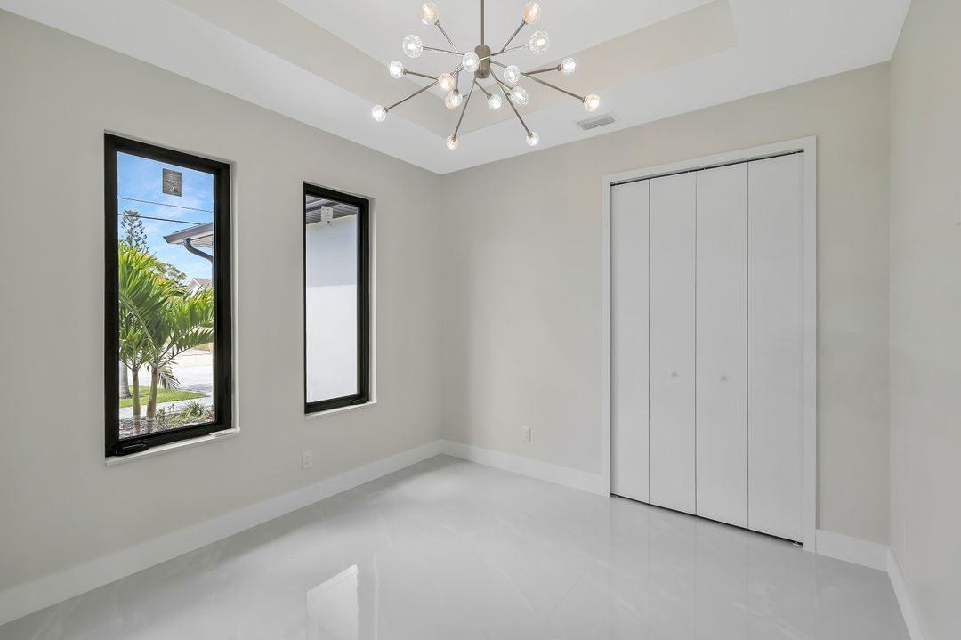 909 SW 11th Ct, Cape Coral, FL 33991