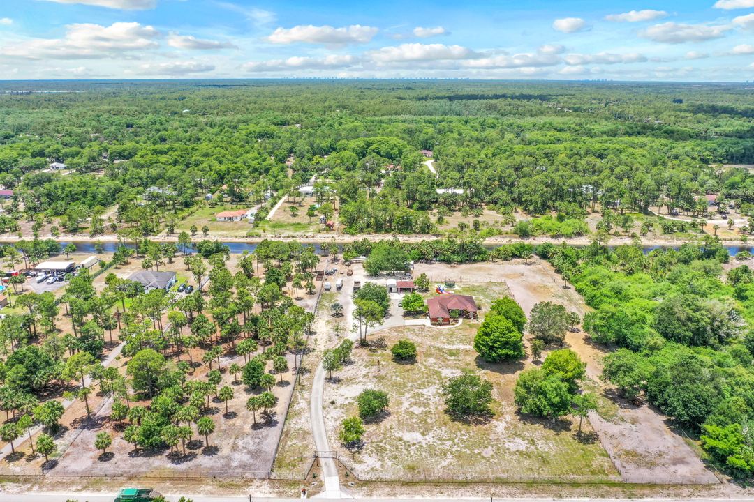 221 10th St SE, Naples, FL 34117