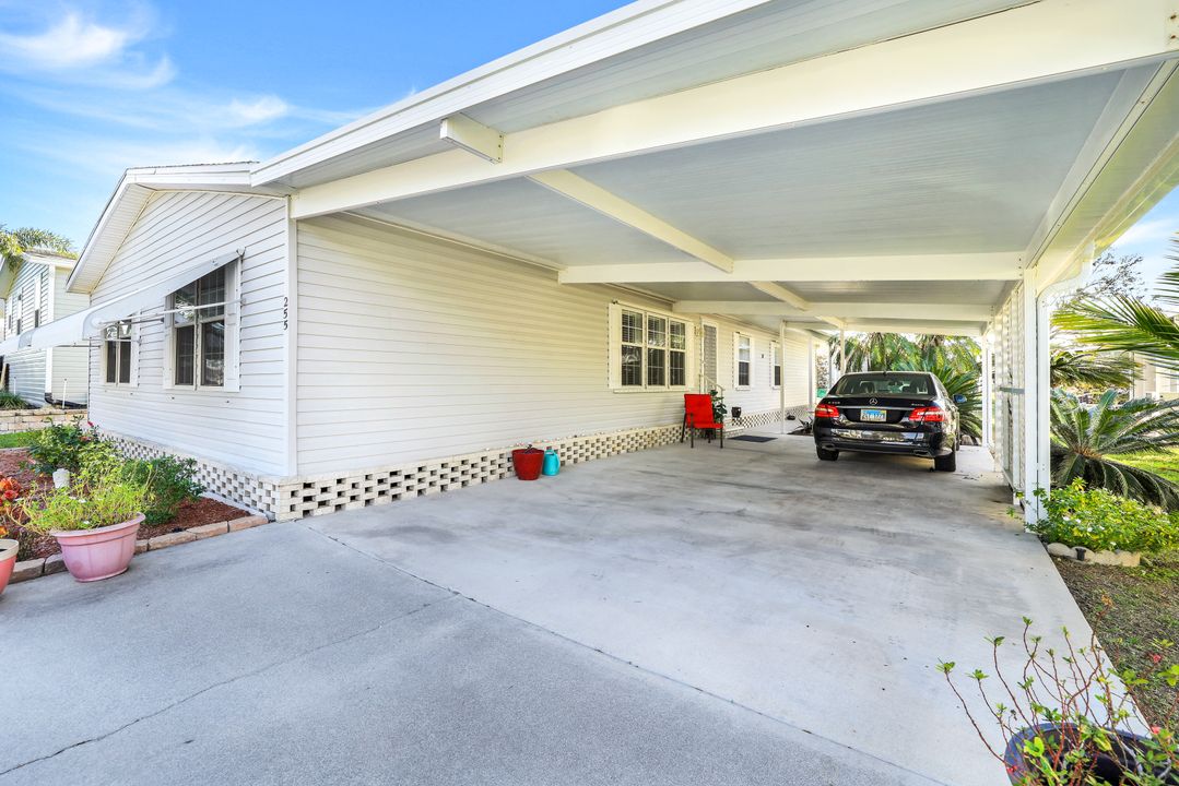 255 Riverwood Rd, Naples, FL 34114