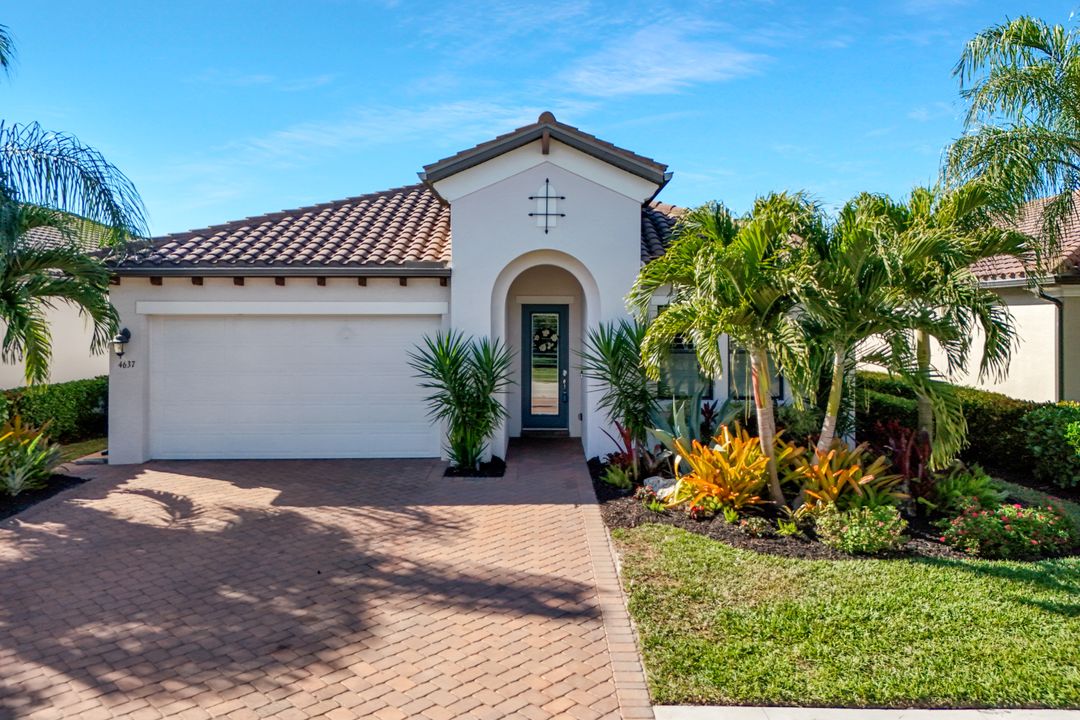4637 Abaca Cir, Naples, FL 34119