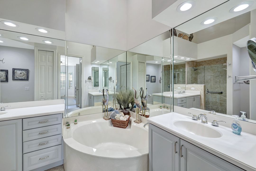 7842 Hawthorne Dr #1703, Naples, FL 34113