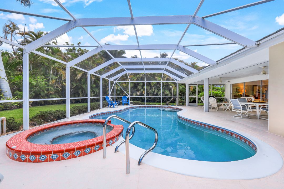 727 Park Shore Dr, Naples, FL 34103