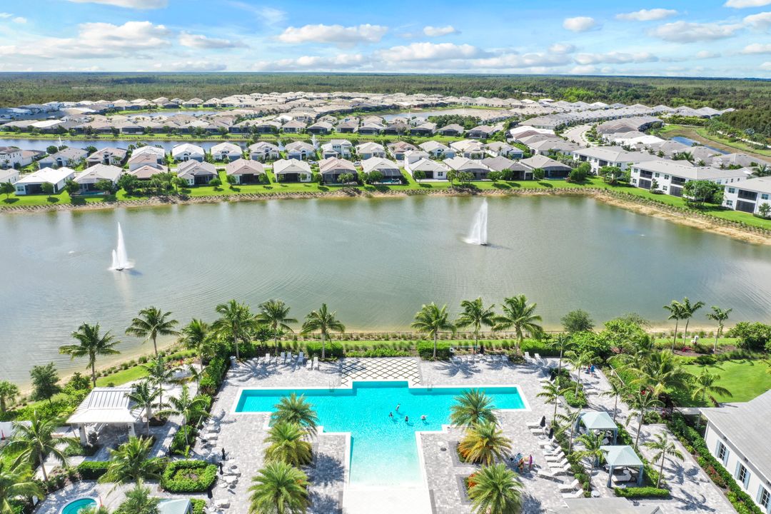 8959 Redonda Dr, Naples, FL 34114