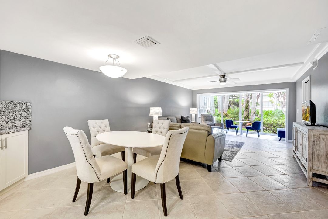 900 8th Ave S #104, Naples, FL 34102