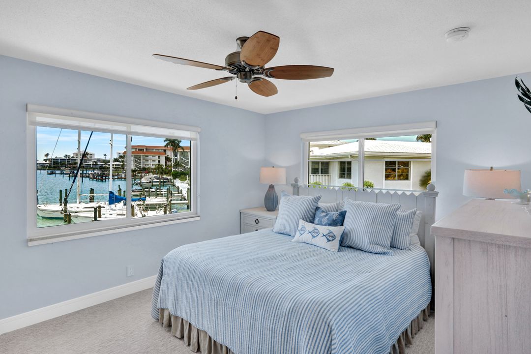 388 Harbour Dr #388, Naples, FL 34103