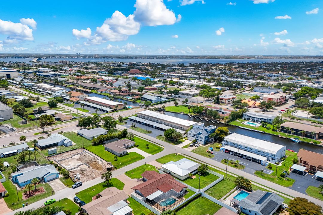 4548 SE 11th Pl, Cape Coral, FL 33904