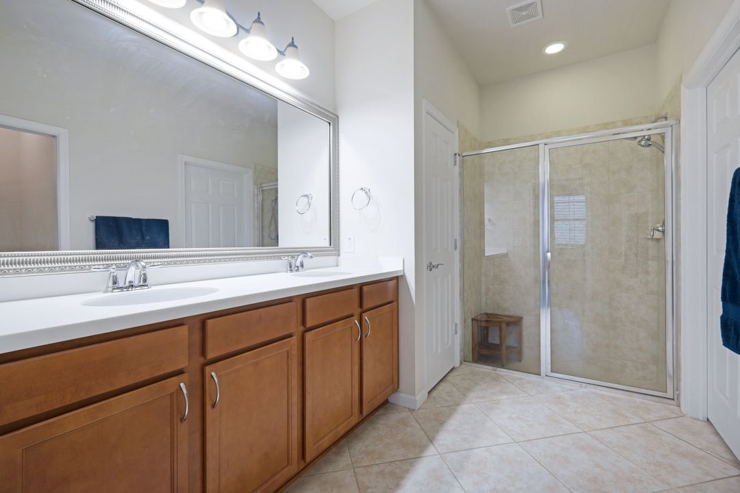 7175 Live Oak Dr, Naples, FL 34114
