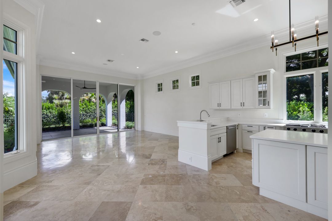 1609 Chinaberry Way, Naples, FL 34105