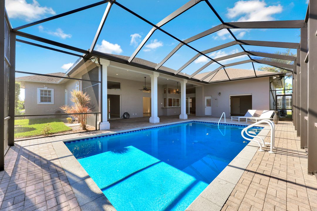 2035 Castle Garden Ln, Naples, FL 34110