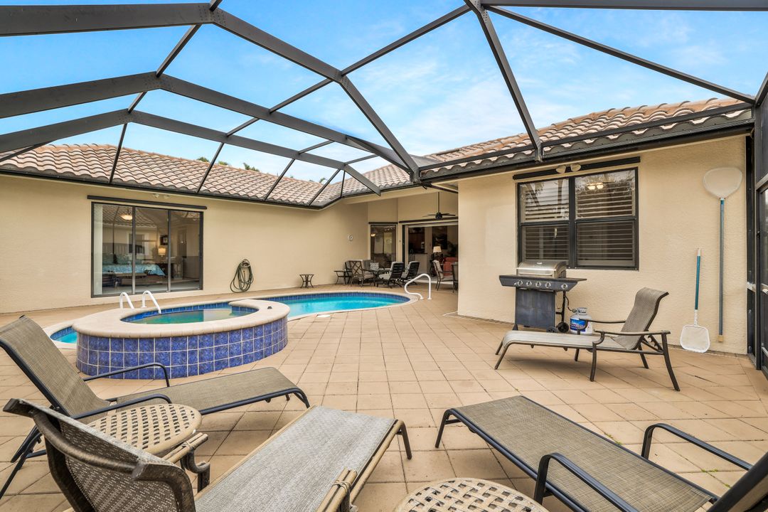 981 Tivoli Ct, Naples, FL 34104