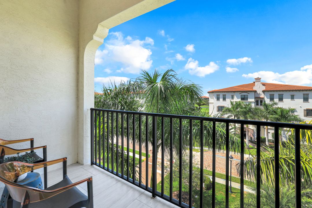 16374 Viansa Wy #302, Naples, FL 34110
