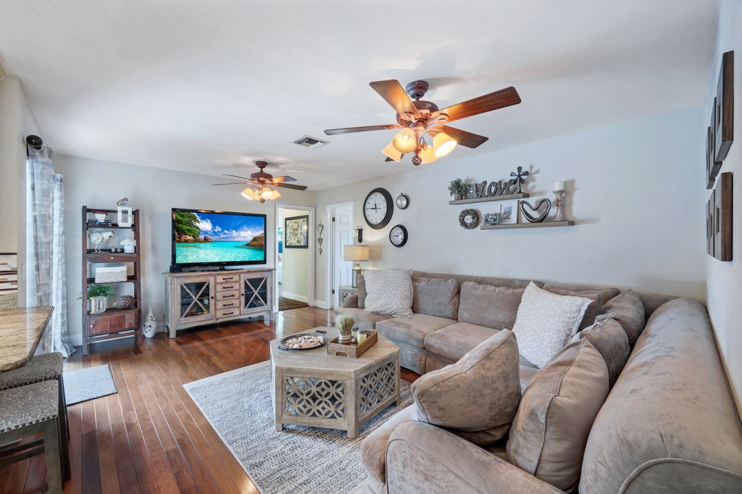 289 Burning Tree Dr, Naples, FL 34105