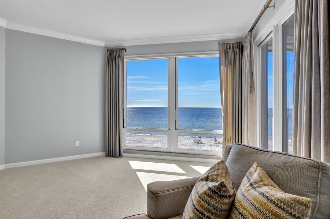 9811 Gulf Shore Dr #203, Naples, FL 34108