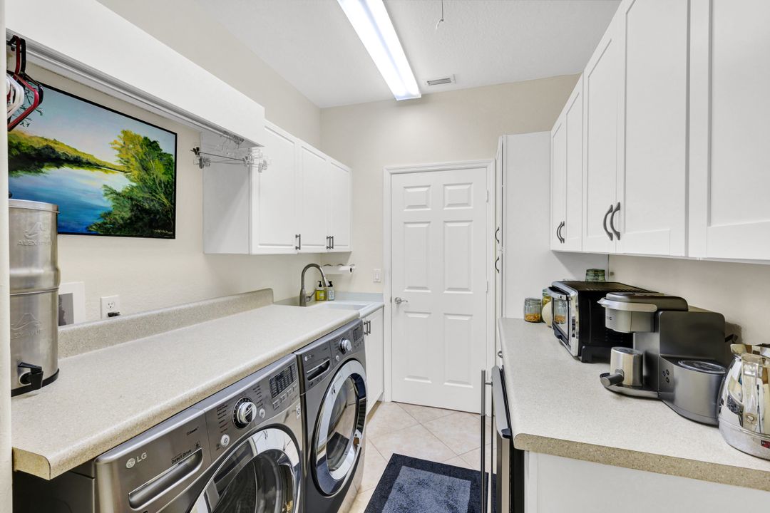 3750 Lakemont Dr, Bonita Springs, FL 34134