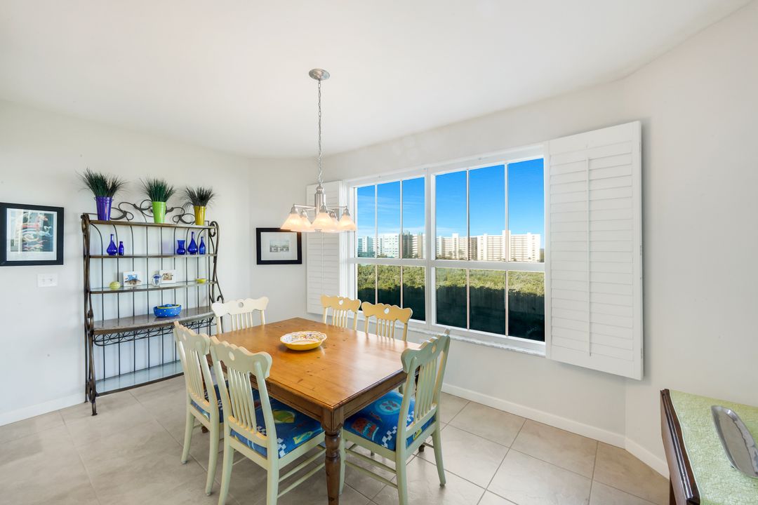 325 Dunes Blvd #605, Naples, FL 34110