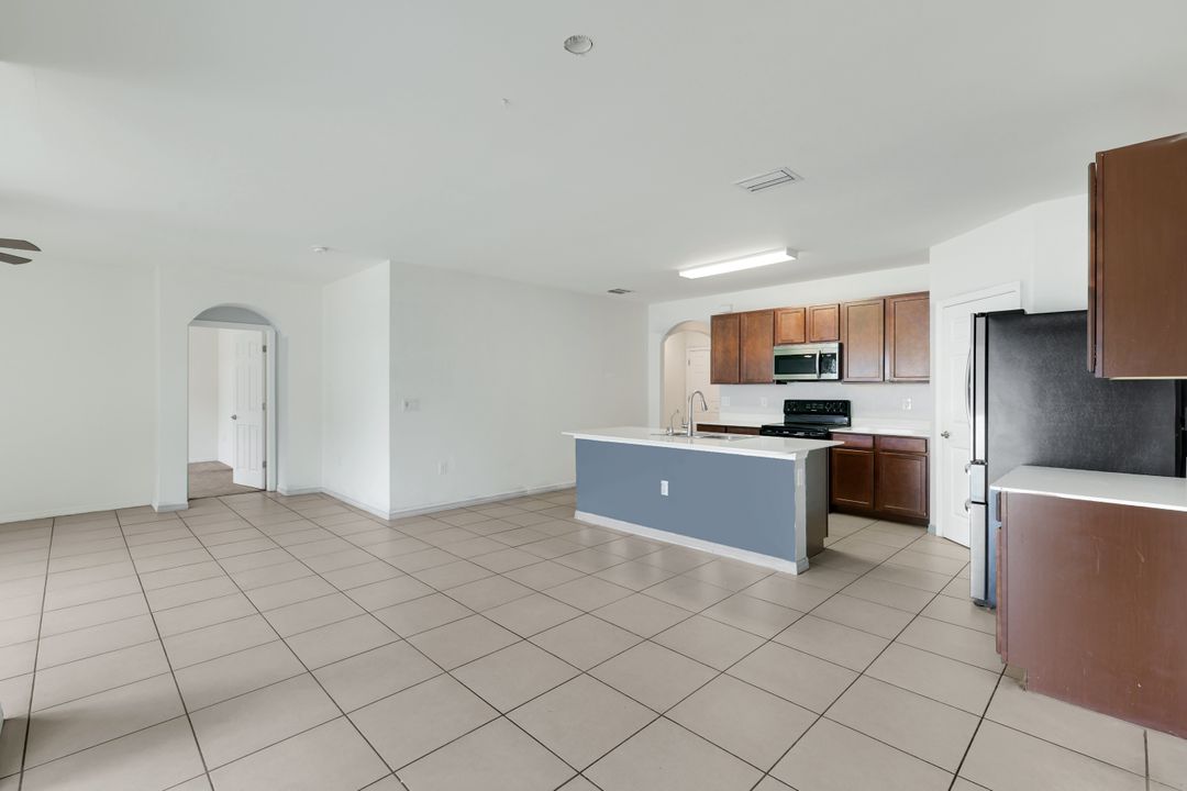 8117 Sandpiper Rd, Fort Myers, FL 33967