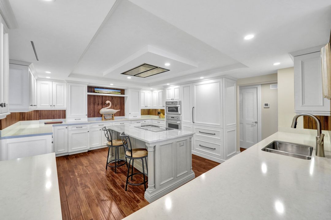 5601 Turtle Bay Dr #404, Naples, FL 34108