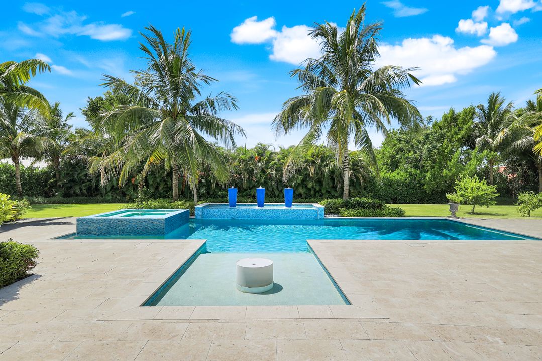 112 Hickory Rd, Naples, FL 34108