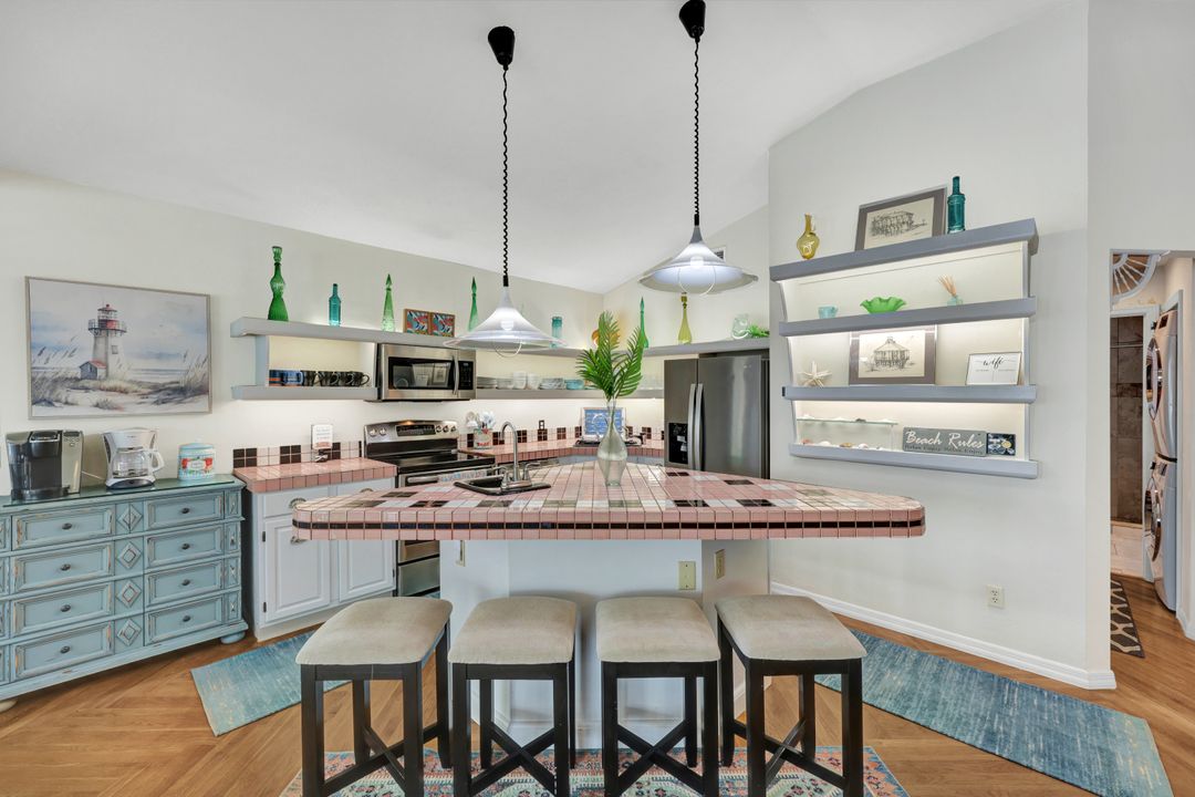 531 91st Ave N, Naples, FL 34108