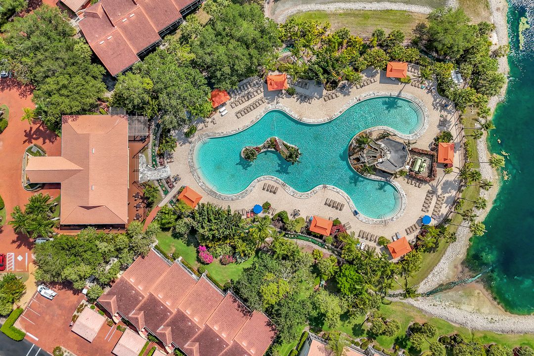 2420 Hidden Lake Dr #8, Naples, FL 34112