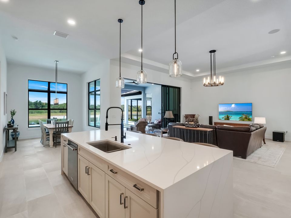 2428 Waterfront Cir, Sarasota, FL 34240