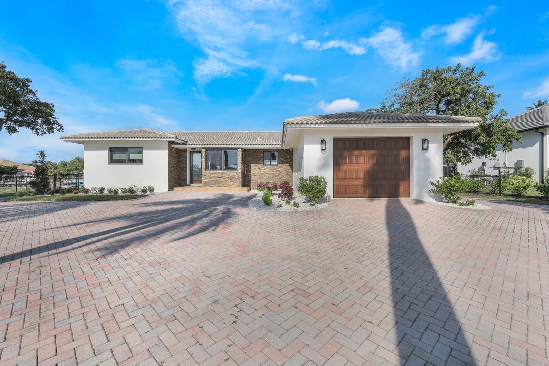 821 Apple Ct, Marco Island, FL 34145